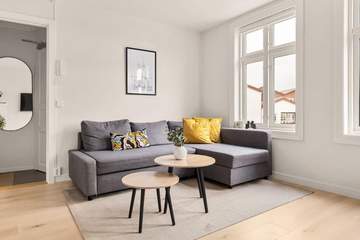 Dinbnb I Views & Street Parking In Sandviken